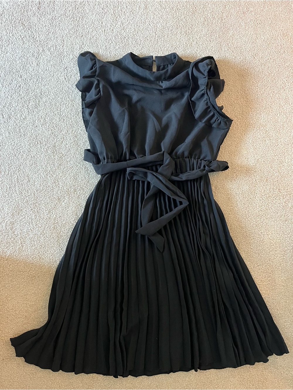 Sleeveless Black Pleated Waist-Tie Dress